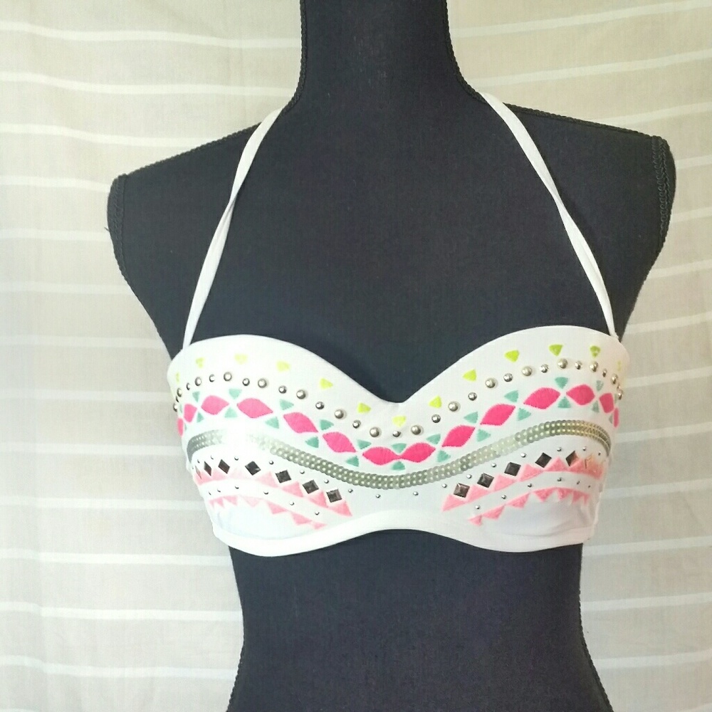 Xhilaration underwire bikini top Size Small